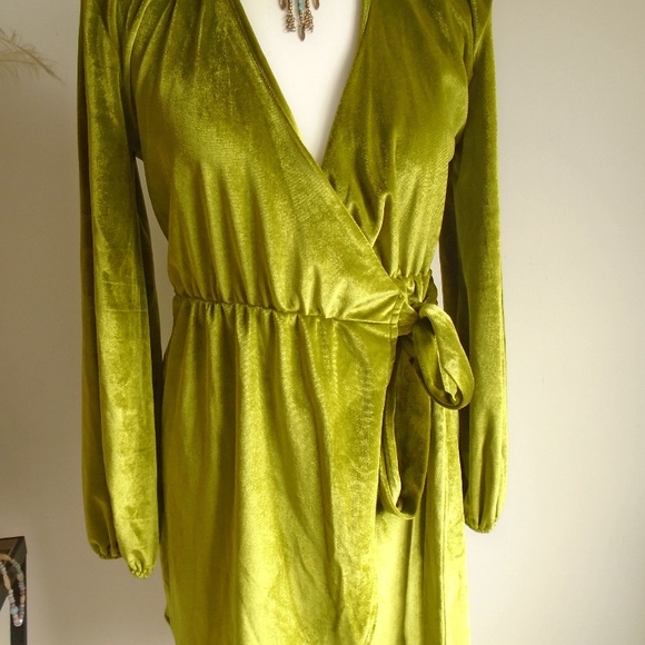 Gorgeous shimmering green velvet wrap dress or jacket small - Picture 9 of 9